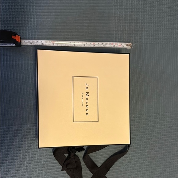 Jo Malone Cream Box with Black Ribbon - Picture 1 of 2